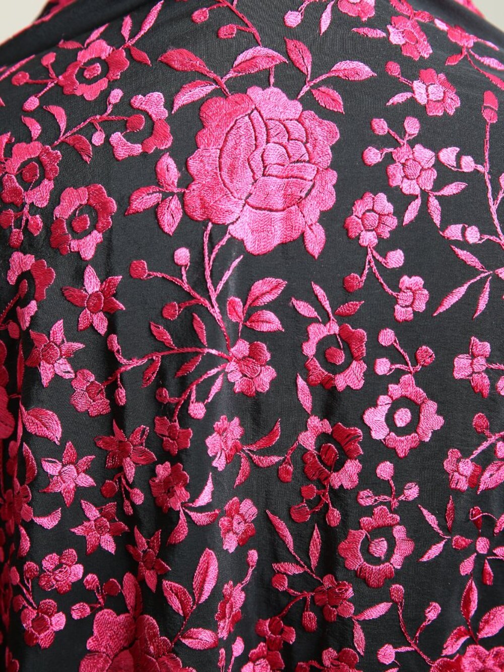 BEAUTIFUL Vintage N.W.E. 100% Silk Hand Embroidered Roses Piano Fringe Shawl - Picture 6 of 8